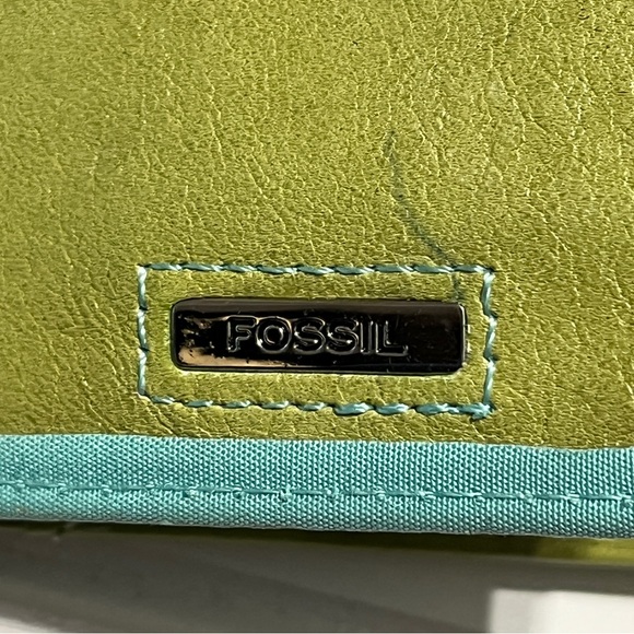 Fossil Green Leather Snap Close Wallet - Picture 6 of 6